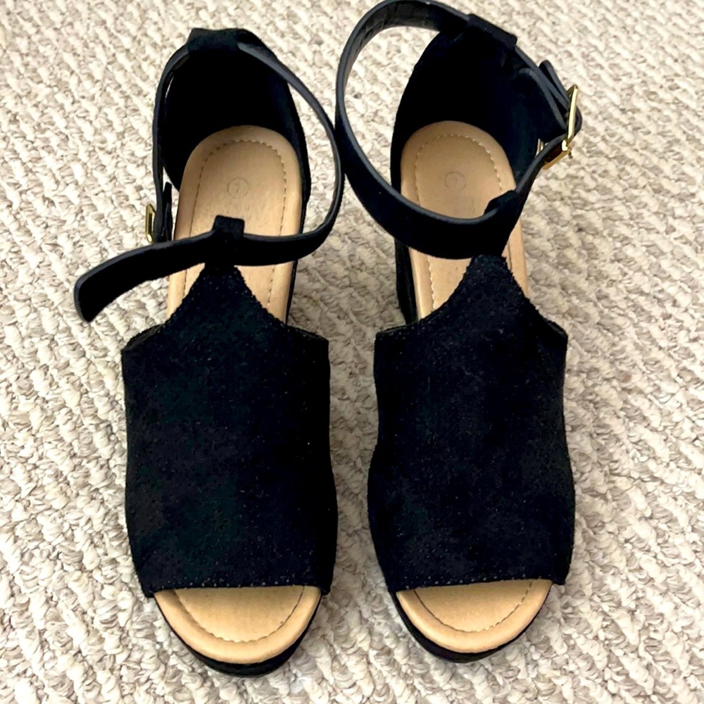 Black Rouge wedge shoes. Size 7.
